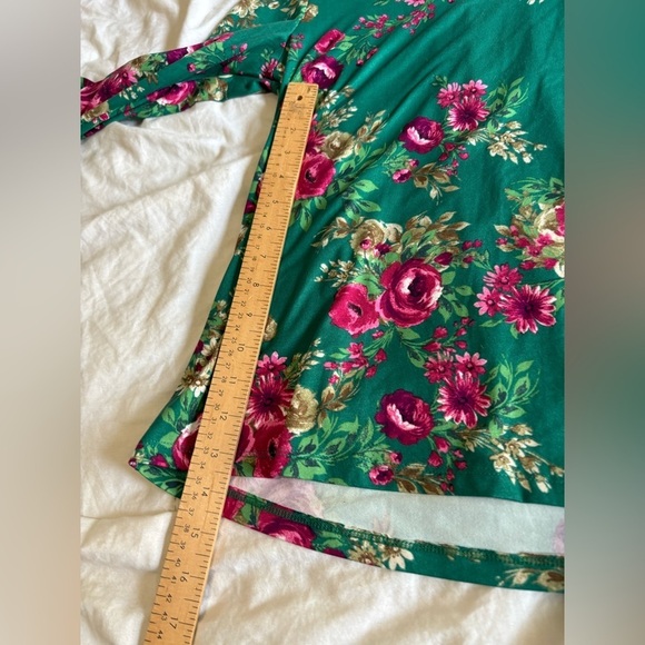 The Pioneer Woman long sleeve floral green v-neck shirt small oversized - Picture 6 of 9